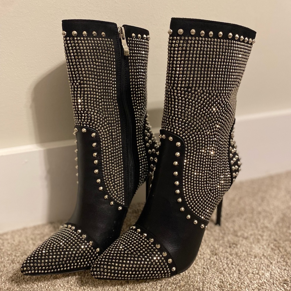 AZALEA WANG “HIT IT FROM THE BACK” CAROL BLACK STILETTO HEEL BOOTIE